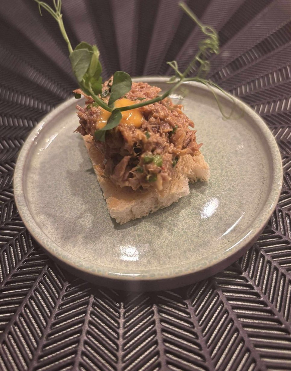 Amuse op toast, met verse cress